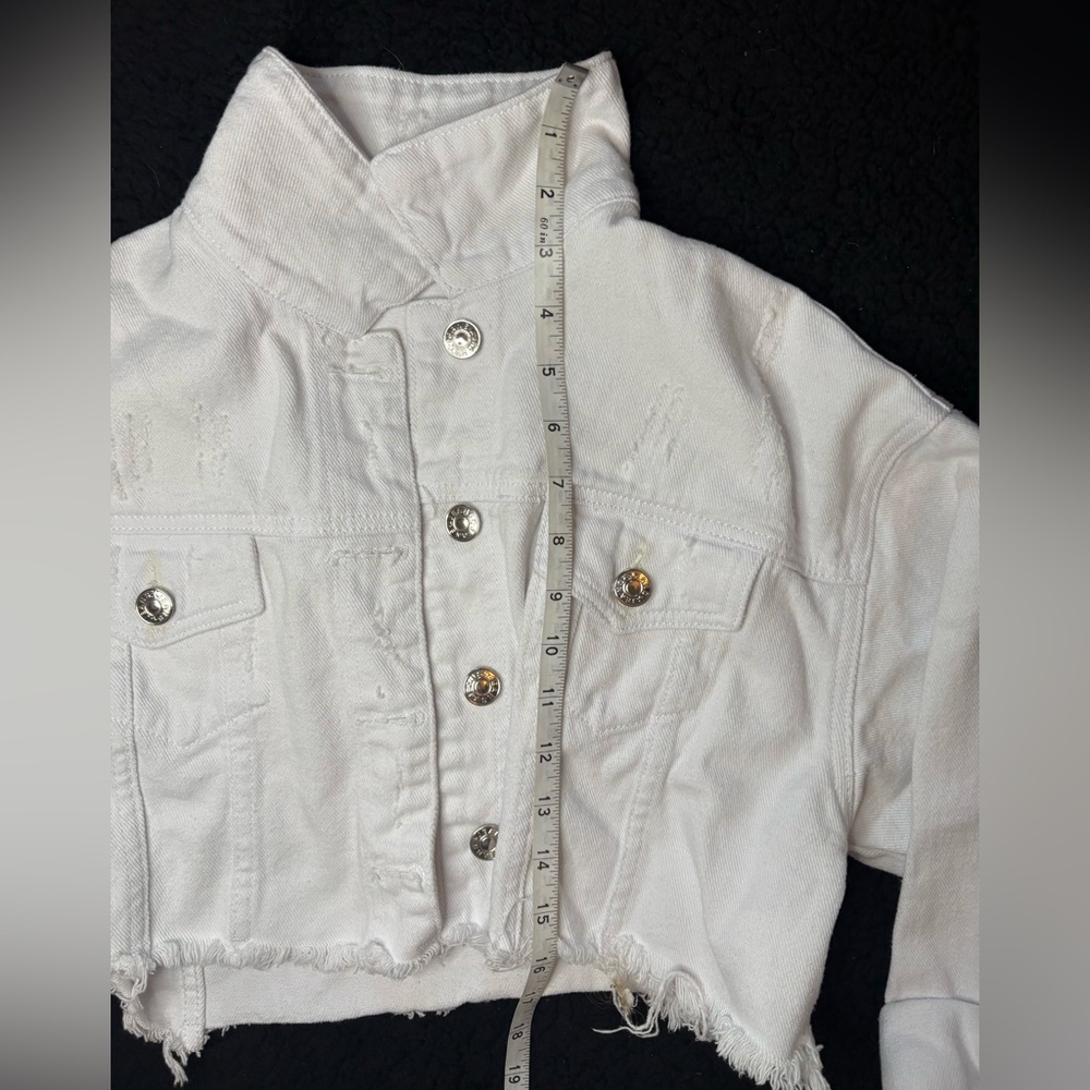 Stylish White Cropped Denim Jacket - Picture 3 of 6